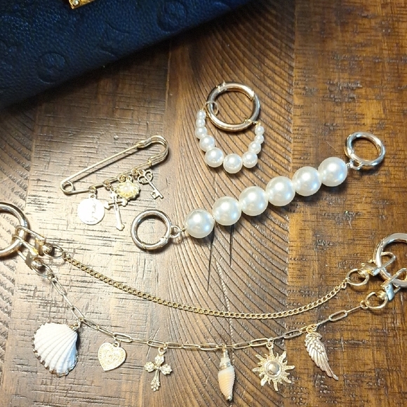 Seashell And Pearl Bag Charms - Picture 7 of 8